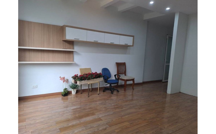 Cho Thuê nhà Liền Kề làm Cty, VP, lớp học, Spa, CHDV phố Trương Công Giai, gần Công Viên Cầu Giấy